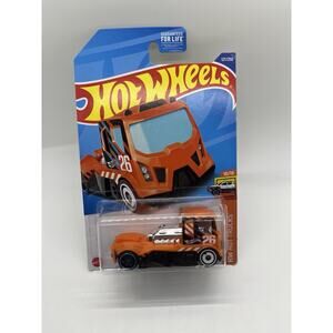 Hot Wheels RENNEN RIG 2022 127/250 Red 10/10 HW Hot Trucks Orange NEW